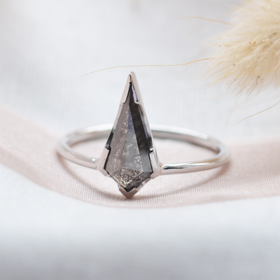 Unusual engagement ring with salt'n'pepper diamond KELLIS