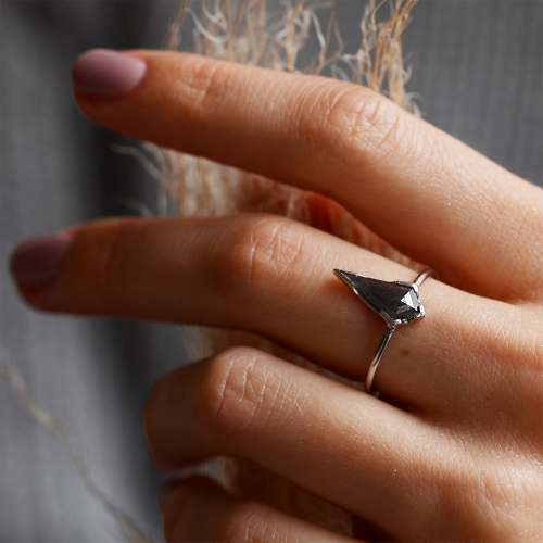 Unusual engagement ring with salt'n'pepper diamond KELLIS