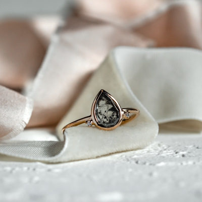 Cluster ring with salt and pepper diamonds KERELA