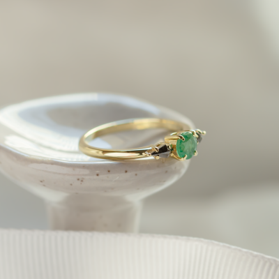 Gold ring with emerald and kite salt and pepper diamonds KIM