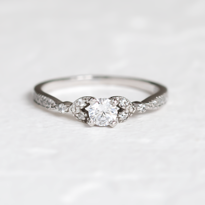 Zásnubní zlatý prsten s diamanty KREKE