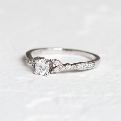 Zásnubní zlatý prsten s diamanty KREKE