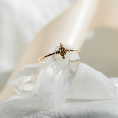 Zlatý prsten s champagne diamantem KYLIE