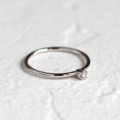Minimalistický zlatý prsten s diamantem LAUDE