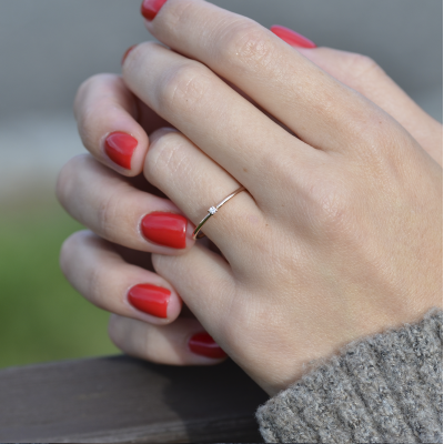 Minimalistický zlatý prsten s diamantem LAUDE