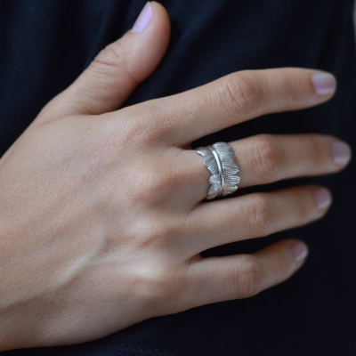 Originální stříbrný prsten ve tvaru pírka LEAF