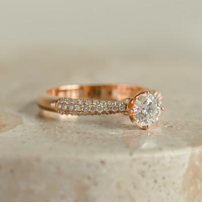 Klasický zlatý zásnubní prsten s diamantem LIVKE