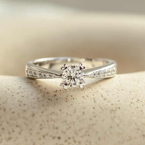 Gold ring with diamonds LOTE