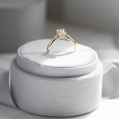 Luxury lab-grown diamond engagement ring LUCIENNE