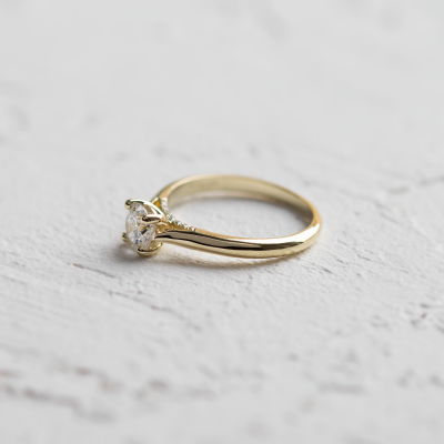 Luxury lab-grown diamond engagement ring LUCIENNE
