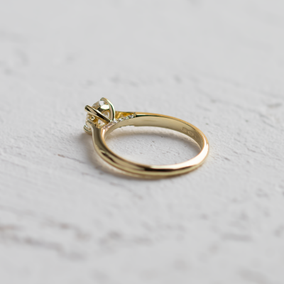 Luxury lab-grown diamond engagement ring LUCIENNE