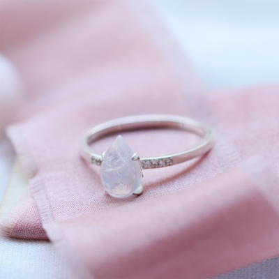 Zásnubní prsten s měsíčním kamenem a diamanty LUNAR