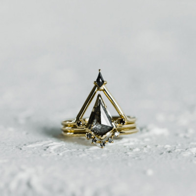 Engagement ring set with salt'n'pepper diamonds MEGHAN