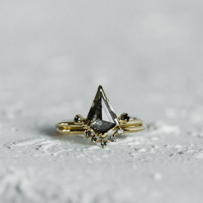 Engagement ring set with salt'n'pepper diamonds MEGHAN