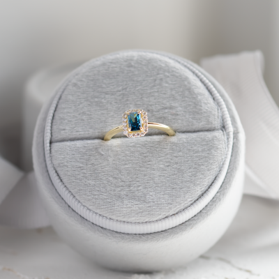 Originální zásnubní prsten s lab grown diamanty MILLIE