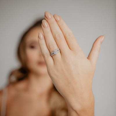 Romantický zásnubní prsten s diamanty MIZI