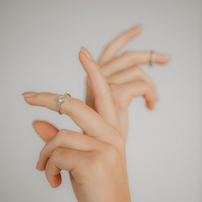 Romantický zásnubní prsten s diamanty MIZI