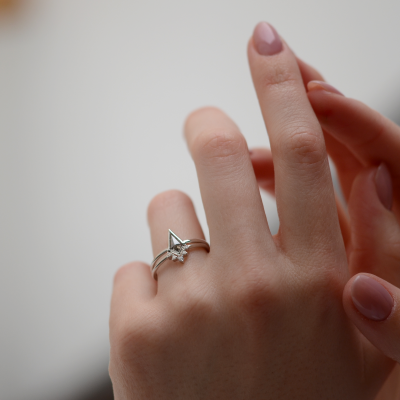 Minimalistický prsten s diamanty MOINO