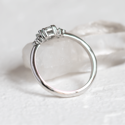 Zlatý zásnubní prsten s diamanty MONYS