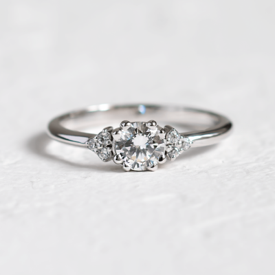 Zlatý zásnubní prsten s diamanty MONYS