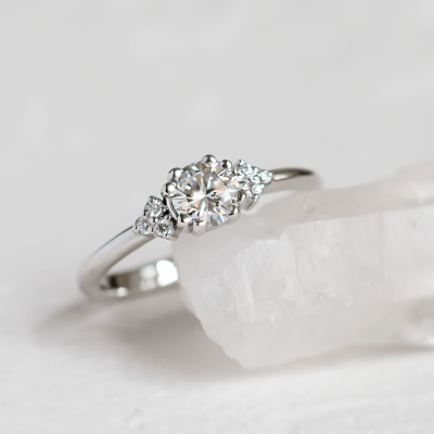 Zlatý zásnubní prsten s diamanty MONYS