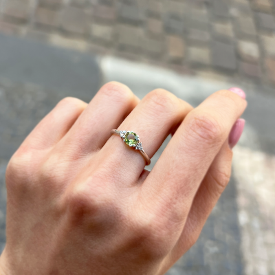 Gold ring with peridot and diamonds MONNY