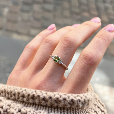 Gold ring with peridot and diamonds MONNY