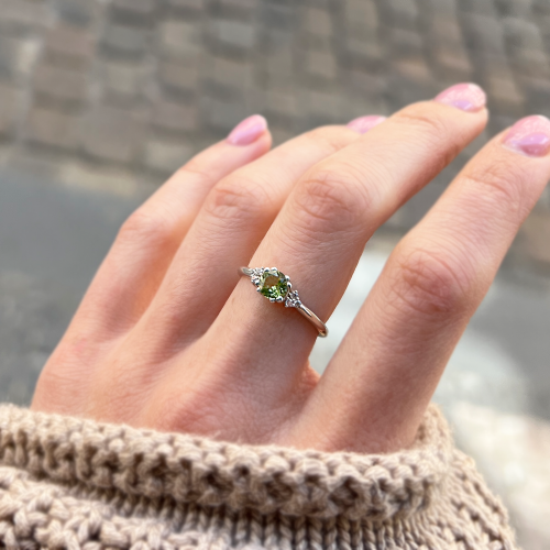 Gold ring with peridot and diamonds MONNY