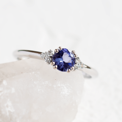 Gold ring with tanzanite and natural diamonds MONNYS