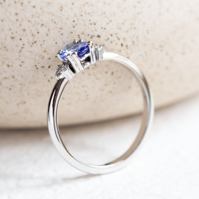 Gold ring with tanzanite and natural diamonds MONNYS