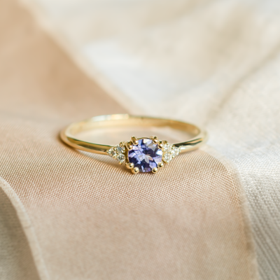 Gold ring with tanzanite and natural diamonds MONNYS