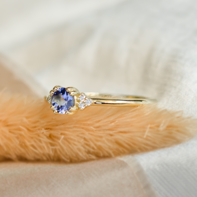 Gold ring with tanzanite and natural diamonds MONNYS