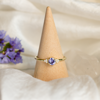 Gold ring with tanzanite and natural diamonds MONNYS