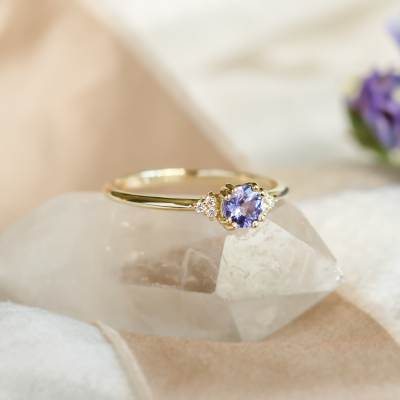 Gold ring with tanzanite and natural diamonds MONNYS