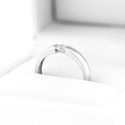 Gold engagement ring with 0.25 ct diamond - MOVIK
