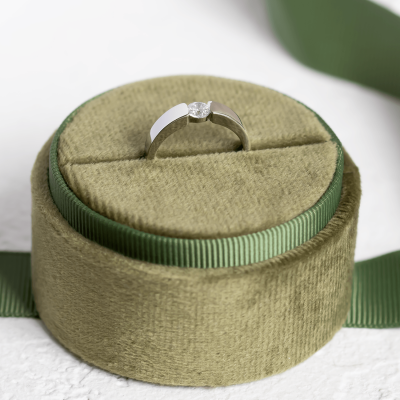 Gold engagement ring with 0.25 ct diamond MOVIK