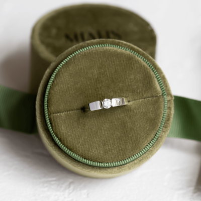 Gold engagement ring with 0.25 ct diamond MOVIK