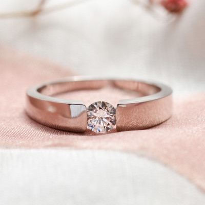 Platinum engagement ring with 0.25 ct diamond MOVIK