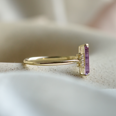 Original ring with baguette amethyst and side diamonds NAIMA