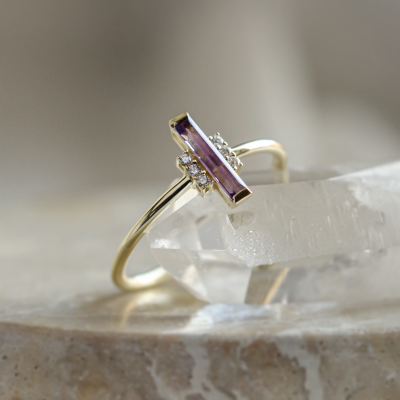 Original ring with baguette amethyst and side diamonds NAIMA