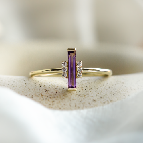 Original ring with baguette amethyst and side diamonds NAIMA