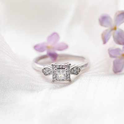 Zlatý zásnubní prsten s princess diamantem NOEL  