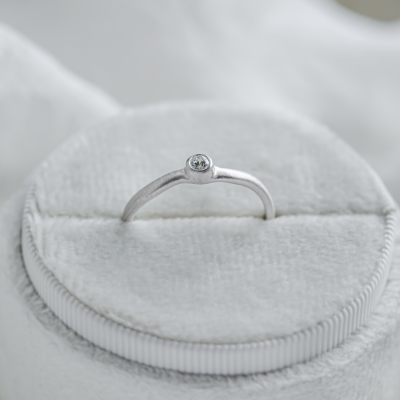 Engagement curved ring with diamond NOLLA