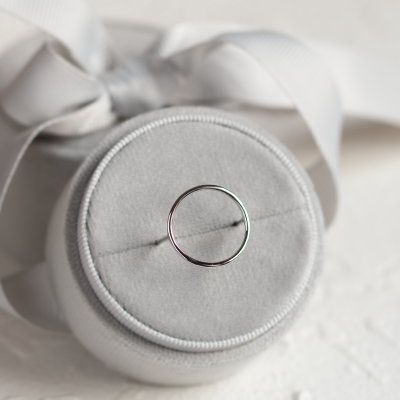 Minimalistic gold ring with the circle NORE