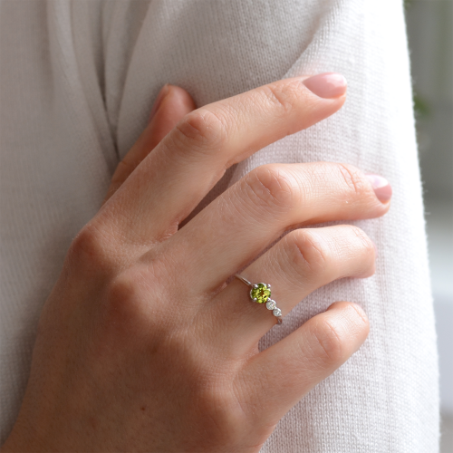 Gold ring with peridot and diamonds OLIVIA