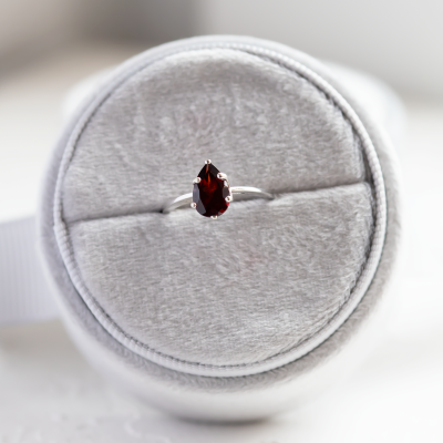 Gold garnet ring OLLY