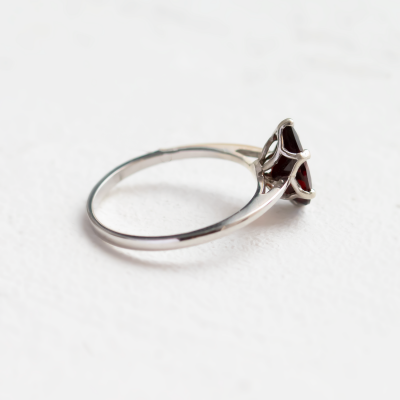 Gold garnet ring OLLY