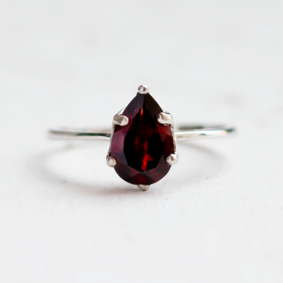 Gold garnet ring OLLY