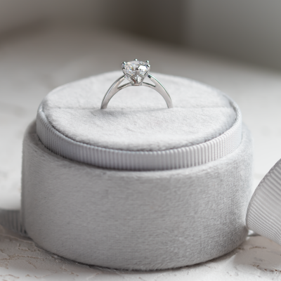 Luxury engagement ring with lab grown diamond OLLAF