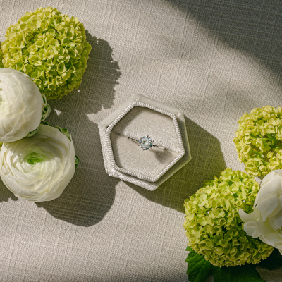 Luxury engagement ring with lab grown diamond OLLAF